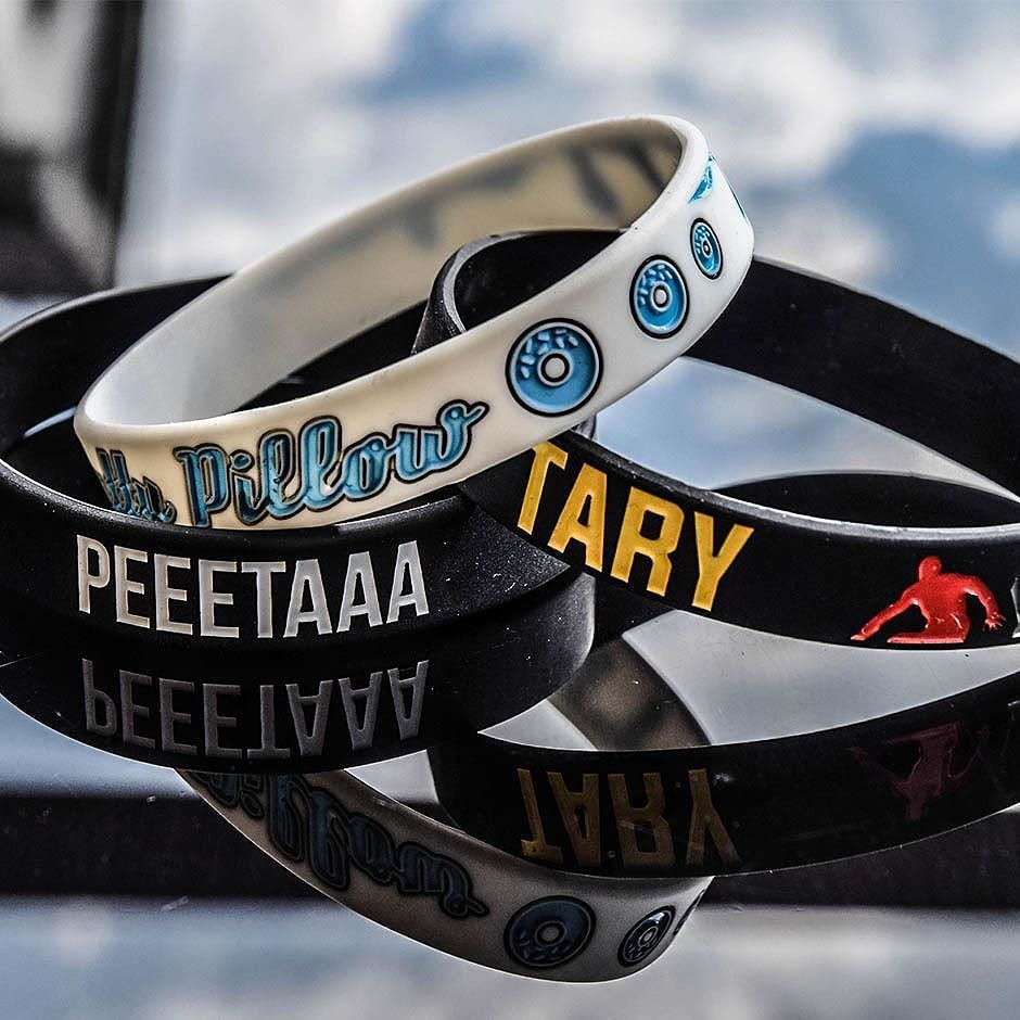 RealGeekShop's tweet photo. Který z tadytěch youtuberů je podle tebe nejvíc v pohodě? ->koment!!
#hlasuj #youtuberi #realgeek #fattymerch #peeetaaamerch #tarymerch #parkour #streamer https://t.co/pgBxpNFPzO