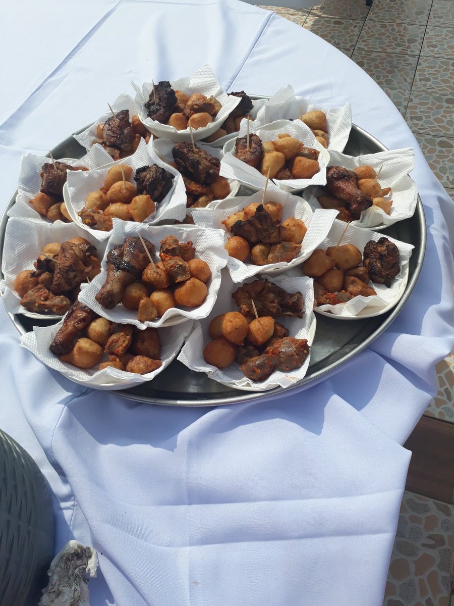 miss_she_du's tweet photo. Asides from being a brilliant lawyer, I make fantastic small chops too☺☺ https://t.co/tMvlKA3NRI