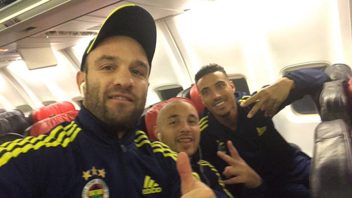 I’m back after 3 weeks ✅
So excited to join my teammates! Let’s go to get the victory together 👊🏻✈️

#Fenerbahce 💛💙 #SüperLig