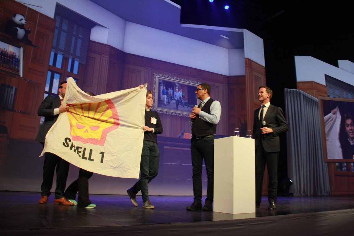 ROODjong's tweet photo. Wij openden vandaag frontaal de aanval op kabinet Shell I. #dividendbelasting #hoihoi https://t.co/bjaGnDAebV