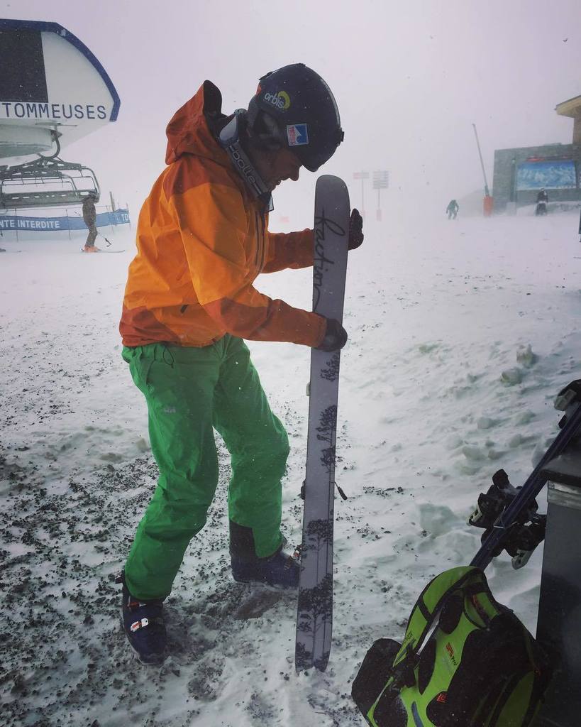 UpAndOutPads's tweet photo. Time to get the winter wax off #skiseasonshere #loveskiing #snowsports #playoutside #afitlifeisafunlife https://t.co/lJLaHIq0Ka https://t.co/khNrvrPiWM