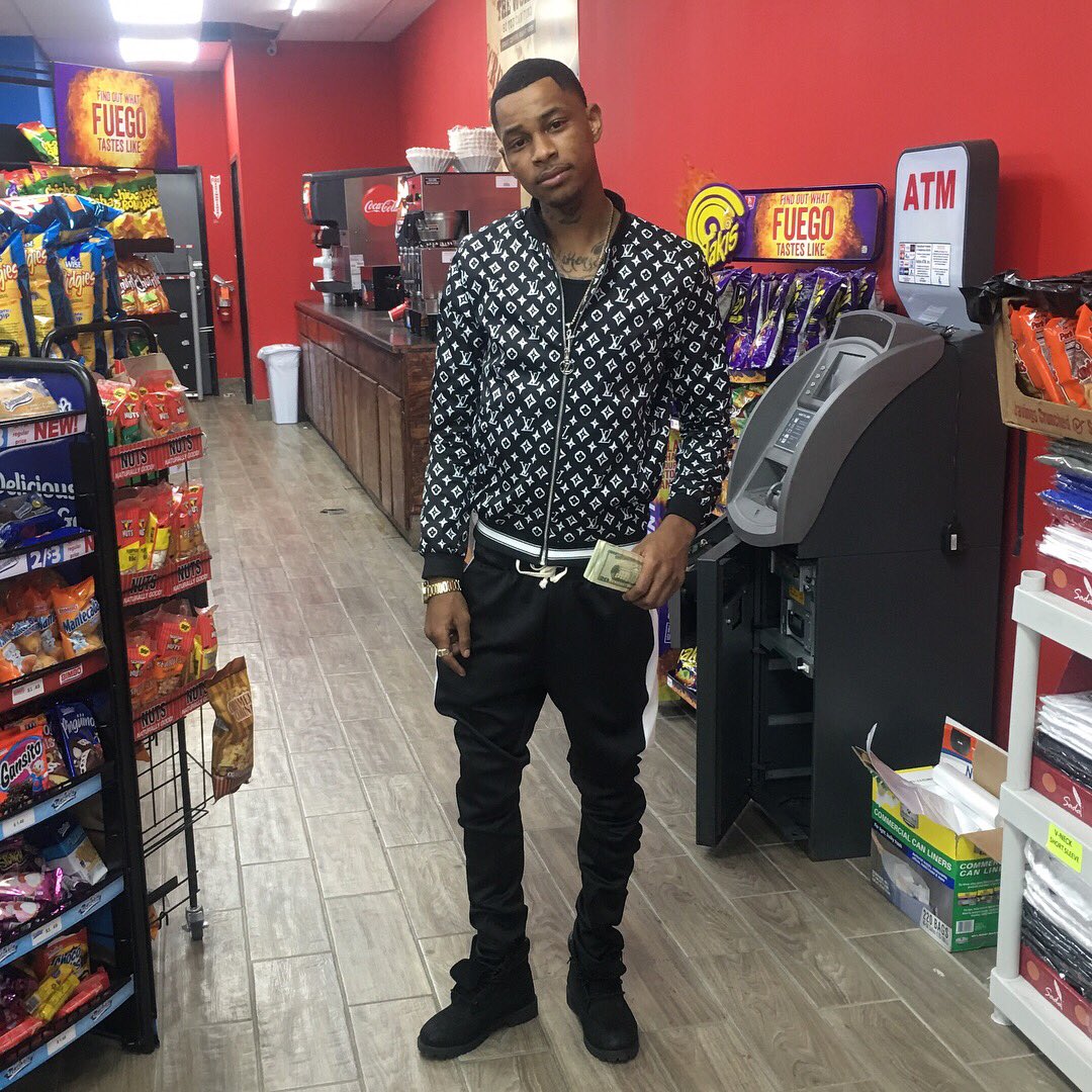 WennyWLE's tweet photo. #WholeLottaErrthang🔌 #Socket🔌 #FreeGold #RipLump 🔥🔥🔥🔥🔥❤️ https://t.co/R1r2a0NJ3U