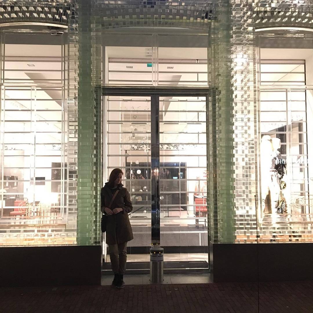 GlasshausLiving's tweet photo. I went window shopping in Amsterdam with an exclusive focus on seeing @MVRDV Crystal Houses 
 
 https://t.co/6blKUf4bI3 https://t.co/ucGQmvtCpM