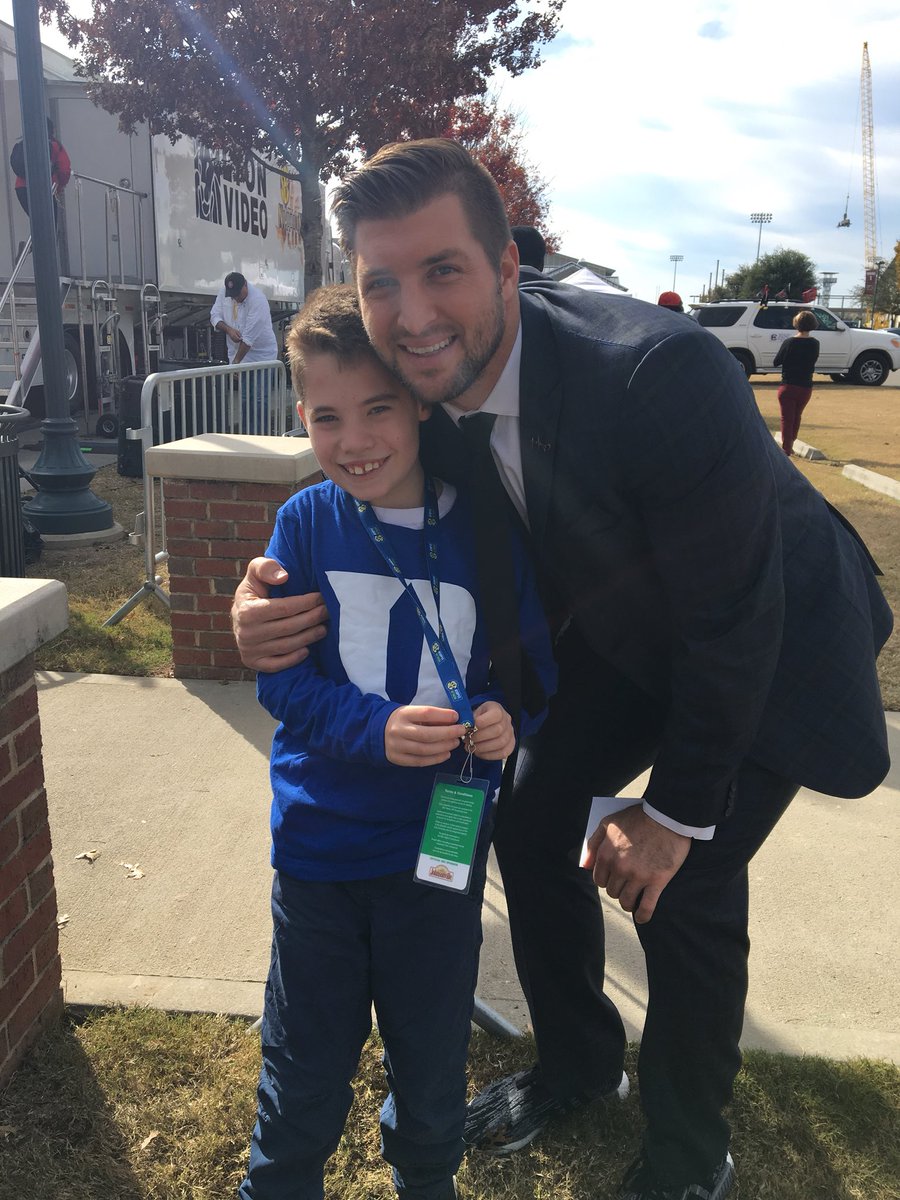 matkovichc's tweet photo. @TimTebow thank you for taking two minutes to make his day- makes daily struggles go away for a little while! https://t.co/4PVIGCJMwy