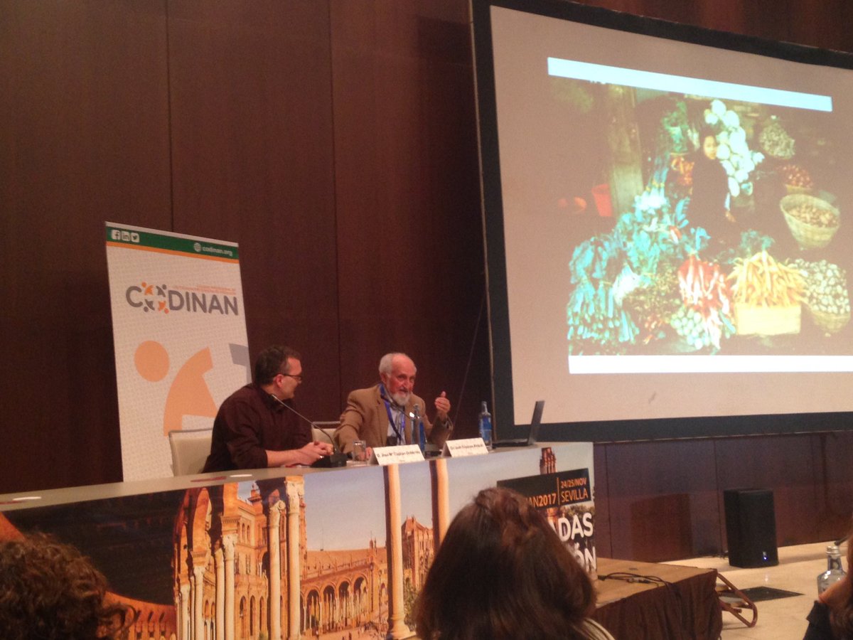 anarore_DN's tweet photo. Ponencia de clausura de las Jornadas #CODINAN2017 por José Esquinas Alcázar, aportando "una visión amplia en el tiempo y el espacio" sobre el hambre en el mundo. https://t.co/dyPvseC9Cz
