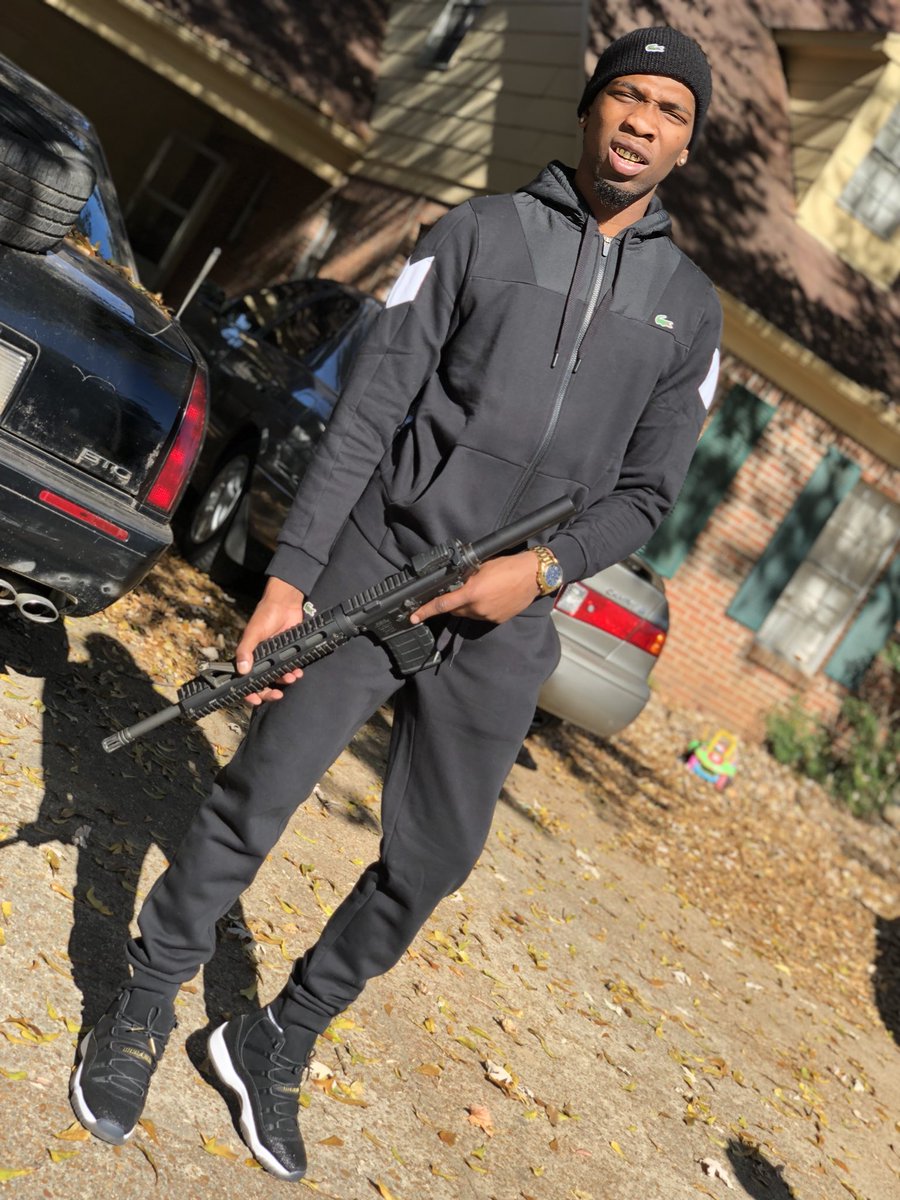 BlocBoy_JB's tweet photo. Ima Keep On Grindin Keep On Shining Dats Wat Dey Can’t Stand🍇🙏🏽💯 https://t.co/20jyyA95xn