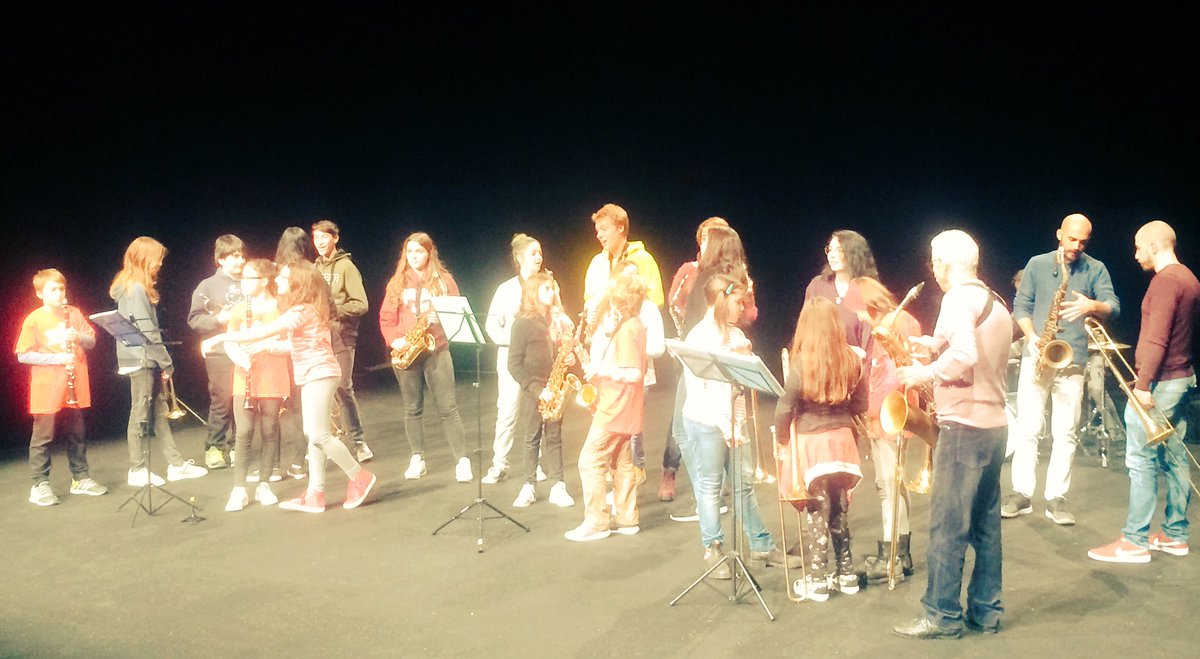 salottopapale's tweet photo. #RusticaxBand Quant’è bella la folla di cuccioli che vuole ascoltare altri cuccioli? #REFkids #REF17 #DFBtelling https://t.co/qzoB22AG3P