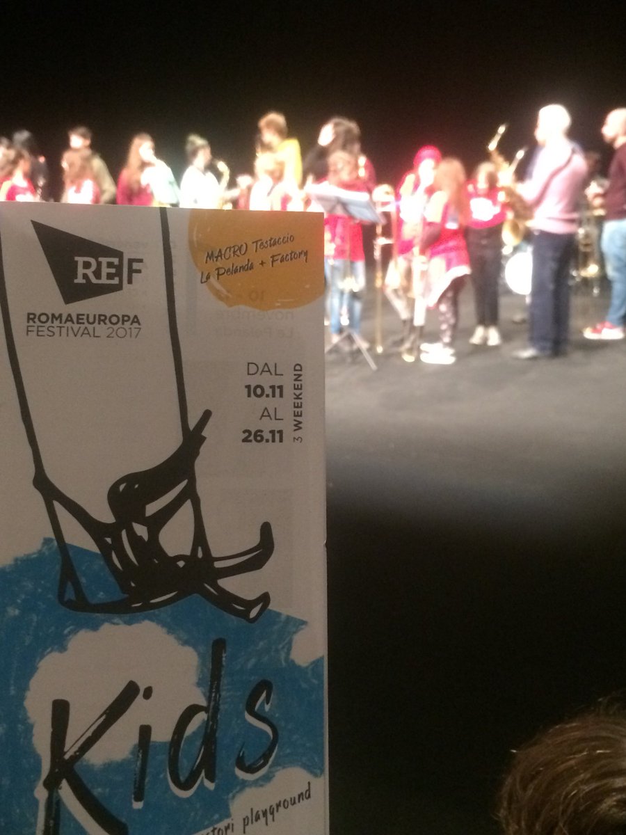 salottopapale's tweet photo. #RusticaxBand Quant’è bella la folla di cuccioli che vuole ascoltare altri cuccioli? #REFkids #REF17 #DFBtelling https://t.co/qzoB22AG3P