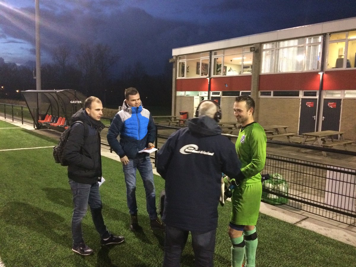 SCVeenwouden's tweet photo. Wat een keeper, en niet te koop. Coenraad steelt de show bij @vvhardegarijp. Pers verdringt zich! Eindstand 0-3! Hoppa. https://t.co/FPqYiuKbmD