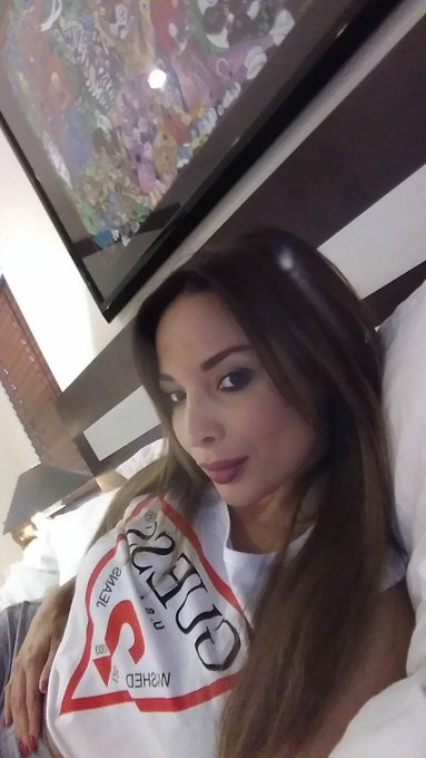 Hi guys, I'll be on cam today on @CamSodaLive at 7pm-8:30pm pst/10pm-11:30pm est/le dimanche 26 Nov de