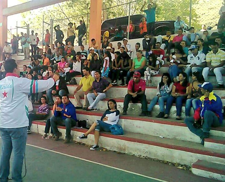 RevoConLeonel's tweet photo. #ConLeonelGanaMéridaJuventudpalMncipioLibertador
en contacto constante con el pueblo @leoneljmatos 
@NicolasMaduro @dcabellor @JEHYSONGUZMAN @MervinMaldonado @LaZurdaDeChavez @ConElMazoDando @VTVcanal8 @zconleonel @somosvzlaconleo https://t.co/BlUim9cHh8