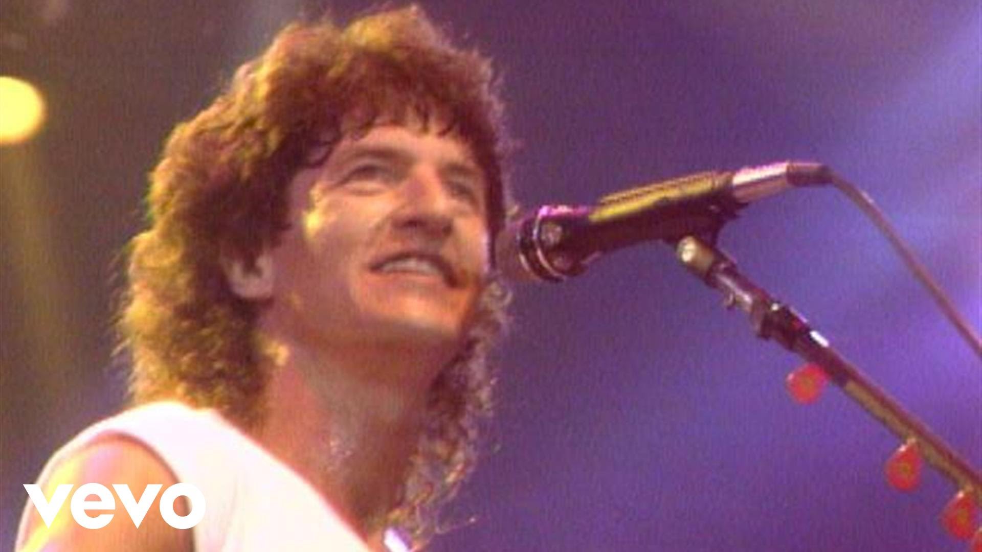 Happy birthday to Bernie Kosar who was known to carry a tune in between NFL seasons. 