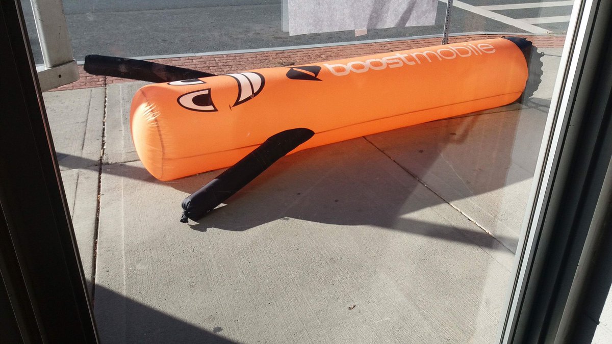 UpstateCellular's tweet image. People are rushing into Upstate Cellular to get the BOGO deals #hypersidewalk #hyperready #boostnation @sarahhyperlink  @spg_arbab