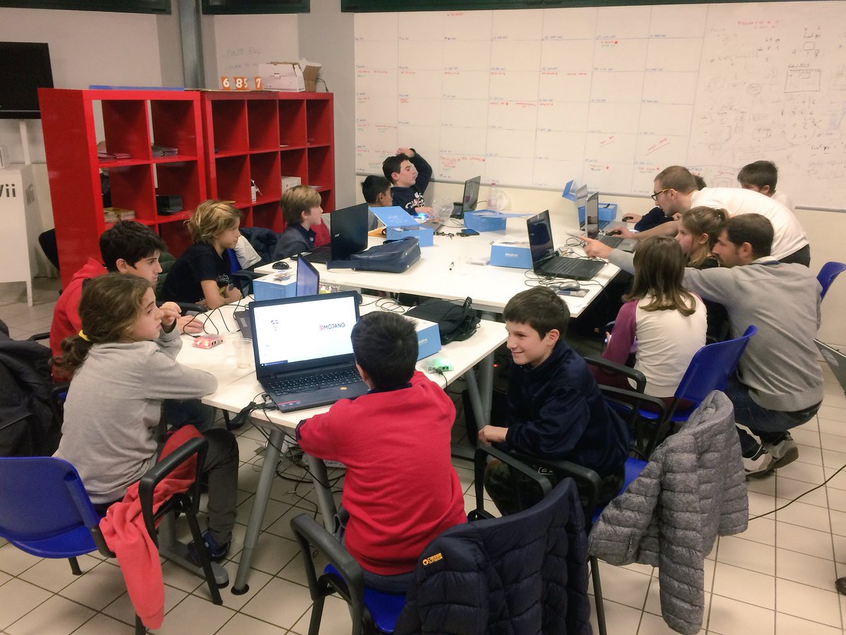 gbonanome's tweet photo. Ed eccoci all’appuntamento di novembre @coderdojopd tra #scratch #mbot #thunkable #becool #dojopics https://t.co/wuef0UU2gr