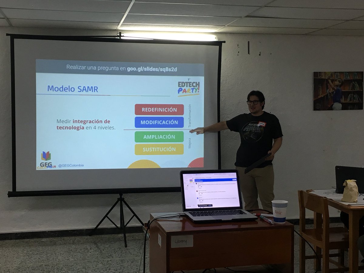 ivanmercado's tweet photo. Compartiendo con amigos de diferentes colegios en #edtechparty2017 #GEGColombia https://t.co/MNmC7rn7oF