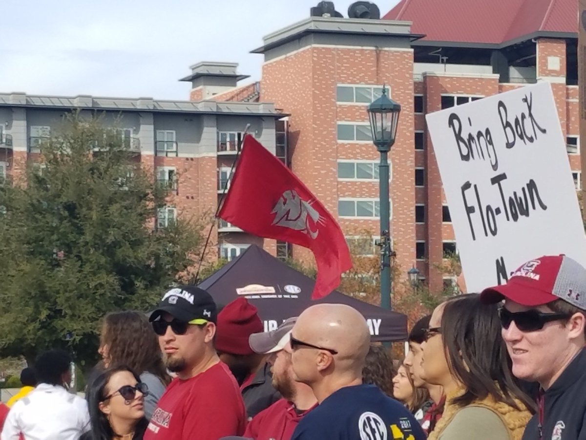 NCAAF_Writer's tweet photo. #SECNation Even Washington fans hate Pac12 football https://t.co/J2D6Gz5Q5c