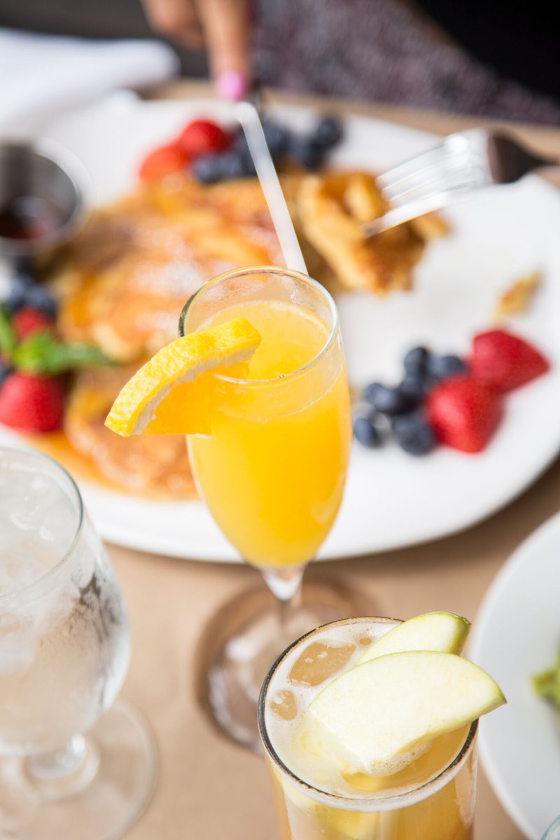 Bottomless brunch for $32.99? Yes please 🍹