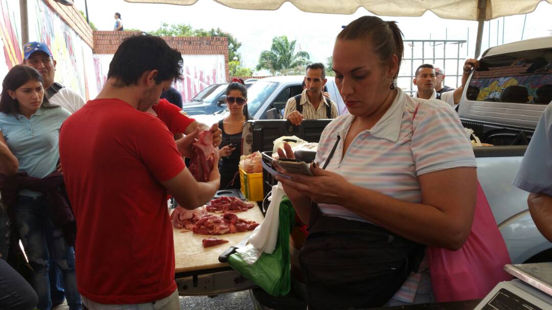 GobEstadoMerida's tweet photo. #AlInstante #Fomdes gestionó venta de carne en #MercadoItinerante pese a retención en alcabalas de carne y pollo procedentes de Barinas https://t.co/qMWaARhAX3