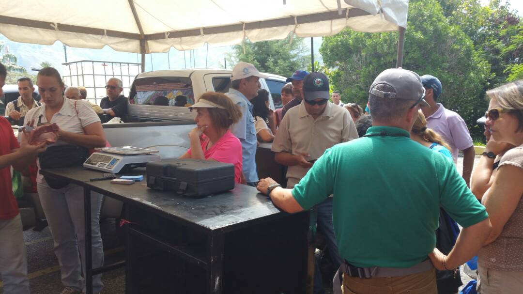 GobEstadoMerida's tweet photo. #AlInstante #Fomdes gestionó venta de carne en #MercadoItinerante pese a retención en alcabalas de carne y pollo procedentes de Barinas https://t.co/qMWaARhAX3