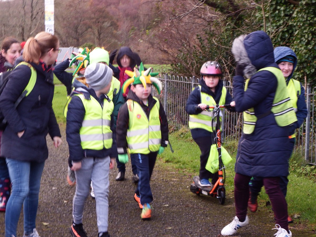 StMartinsPS's tweet photo. We had a fantastic turn out for @SustransNI Ditch the Dark Day. Great to see so many children in bright clothes and bikes and scooters with reflectors and lights. Thanks to mums and dads as well as extended family who walked to school also. https://t.co/gqS1yp0LC3