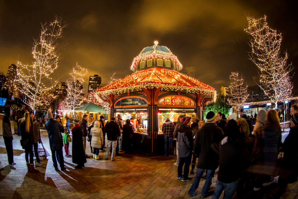 600LSDcondos's tweet photo. RT @ChooseChicago  Getting ready for the #CHIHolidays? Make sure you catch the best that Chicago has to offer for the season: https://t.co/XWrmrpjsMx   🌟🎄 https://t.co/DAKU7t8CDC