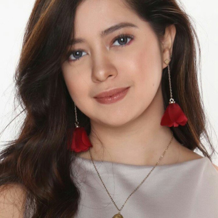 wbeatriceyap's tweet photo. Gorg @sueanna_dodd 🌟❤
#SueRamirez #HanggangSaan  #SkinByVarda #Vardafied  #ABSCBN #JustBeautiful #NoFilter #Kapamilya  #KapamilyaGold

Pic by Varda Atienza https://t.co/5MHXtBVTTp