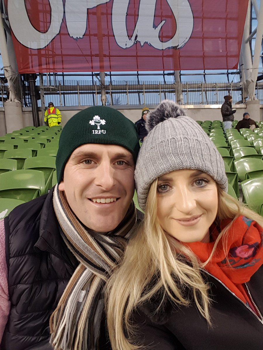AvrilWhitty's tweet photo. C'mon the Irish!!! #IREvARG  #ShoulderToShoulder https://t.co/QSQilR1Bbp