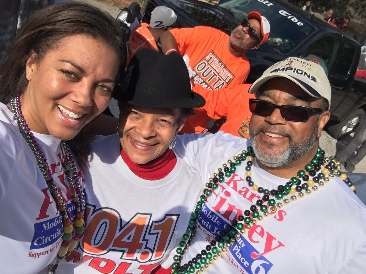 KFinProductions's tweet photo. Getting set to roll in the #ToulminvilleLeFloreAlumni parade! My husband @KSharkFin1 is representing the class of '83 and is a proud Rattler. Beverly w @1041wdlt is here;-)Join us at 11am! I'm winding up my centerfielder arm and ready to throw... https://t.co/JKPLkh9sN6