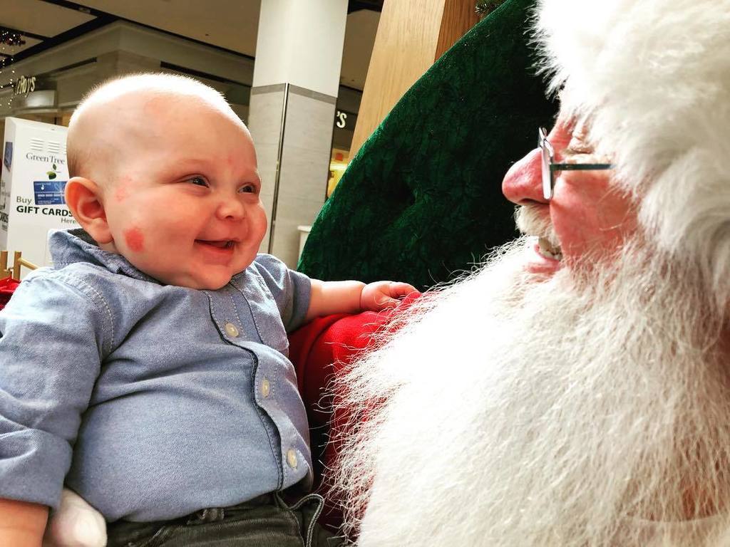 BigEZ's tweet photo. Santa and #thebusterman hit it off! #tw https://t.co/lPgKBjEctx https://t.co/IJyNF7kcnW