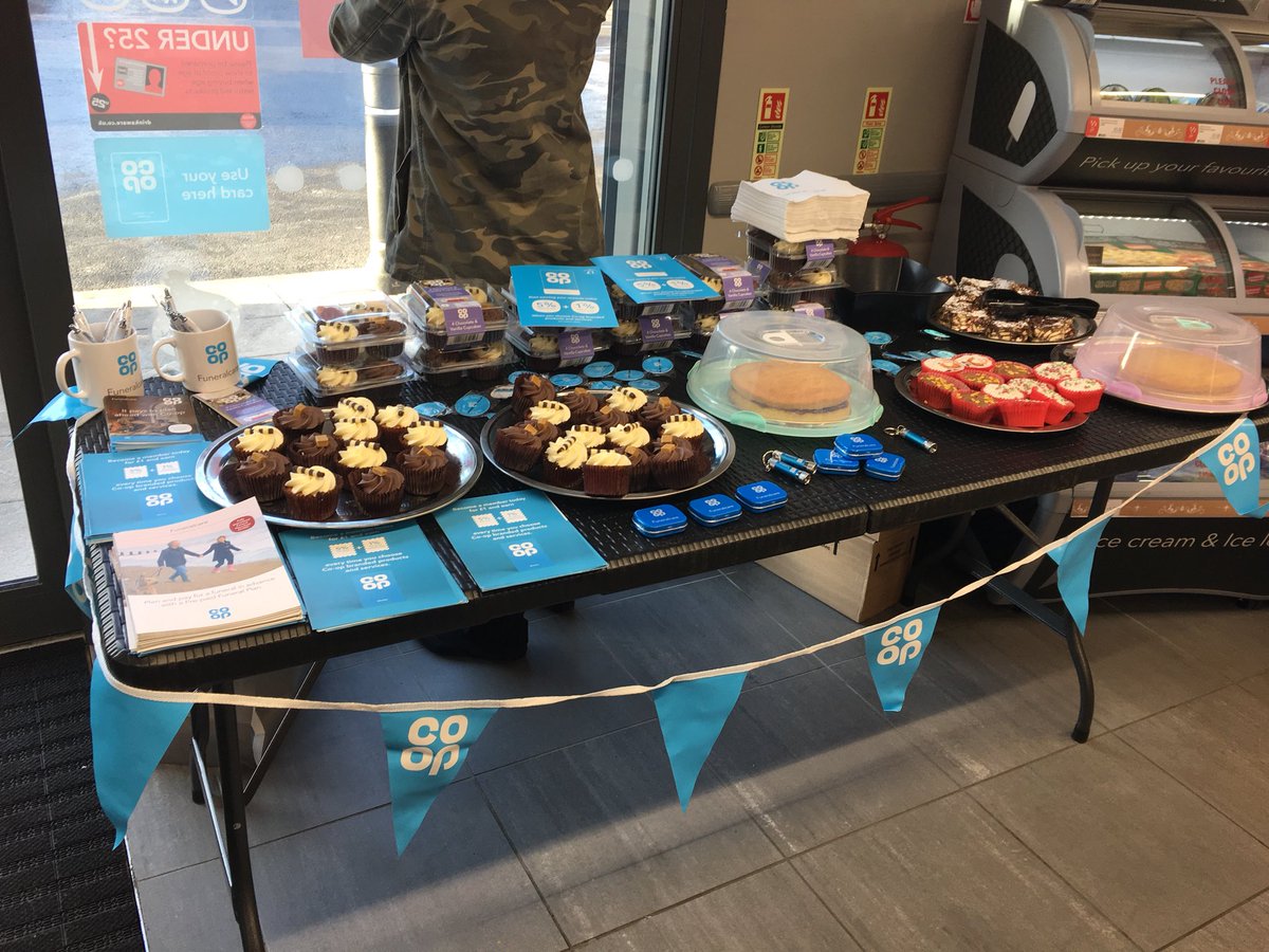 andreabradley8's tweet photo. @CoopFuneralcare @CoopSouthwellRd. @deananderson634 @Johncr531980 Working together for a worthy cause &amp; I only ate 1 🍰 Bonus 😆 thanx to Neil at Castlewood 4 the donation 👍 https://t.co/5hFHhrcmpN