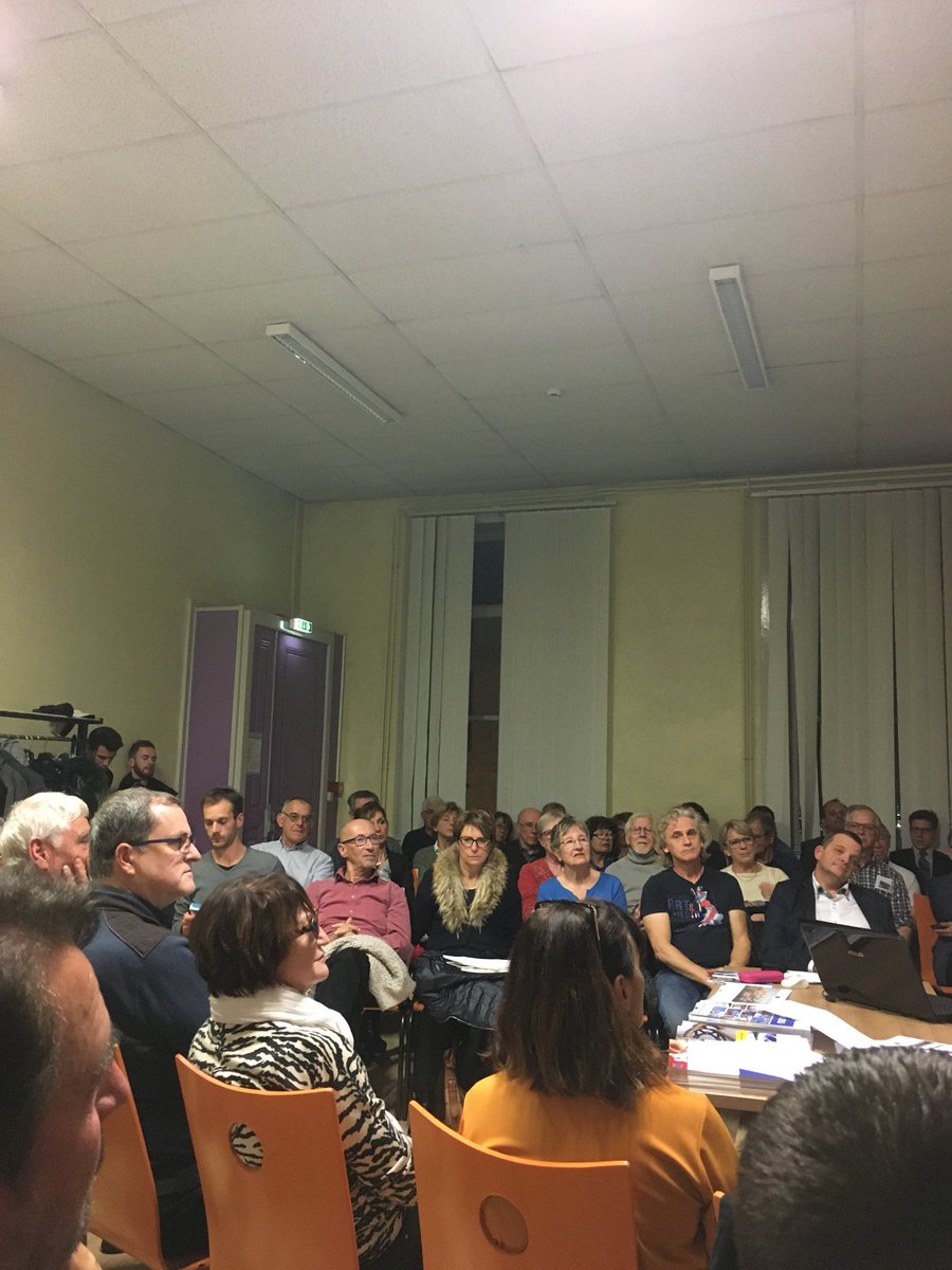 JeunesMacron39's tweet photo. Ce soir les Jeunes Avec Macron sont à #Besançon pour une réunion sur l’#Europe 🇪🇺🇪🇺 #EuropeEnMarche #Jam39 #Jam25 https://t.co/fIeD2bYw5t