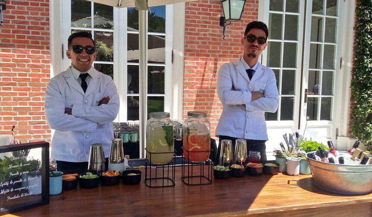 Lo lindo del calor son los tragos ricos al sol 🕶