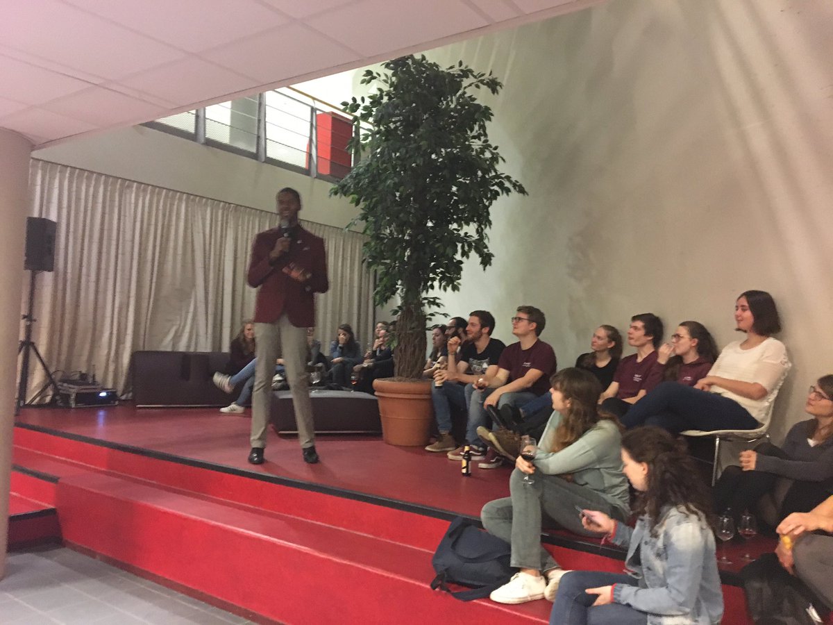 Rianneletschert's tweet photo. Closing reception to thank all our volunteers and dedicated staff, with inspirational speech bij @DLive87 #bod17 @nickelbos https://t.co/MbFs5M7sCs