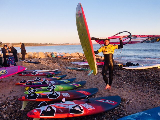 NatMurphy2012's tweet photo. Enjoying the sunset and a G&amp;T, at the Mudeford windsurfing festival @ConkerSpirit @jimmyicedcoffee https://t.co/cxIfOfQ3qM