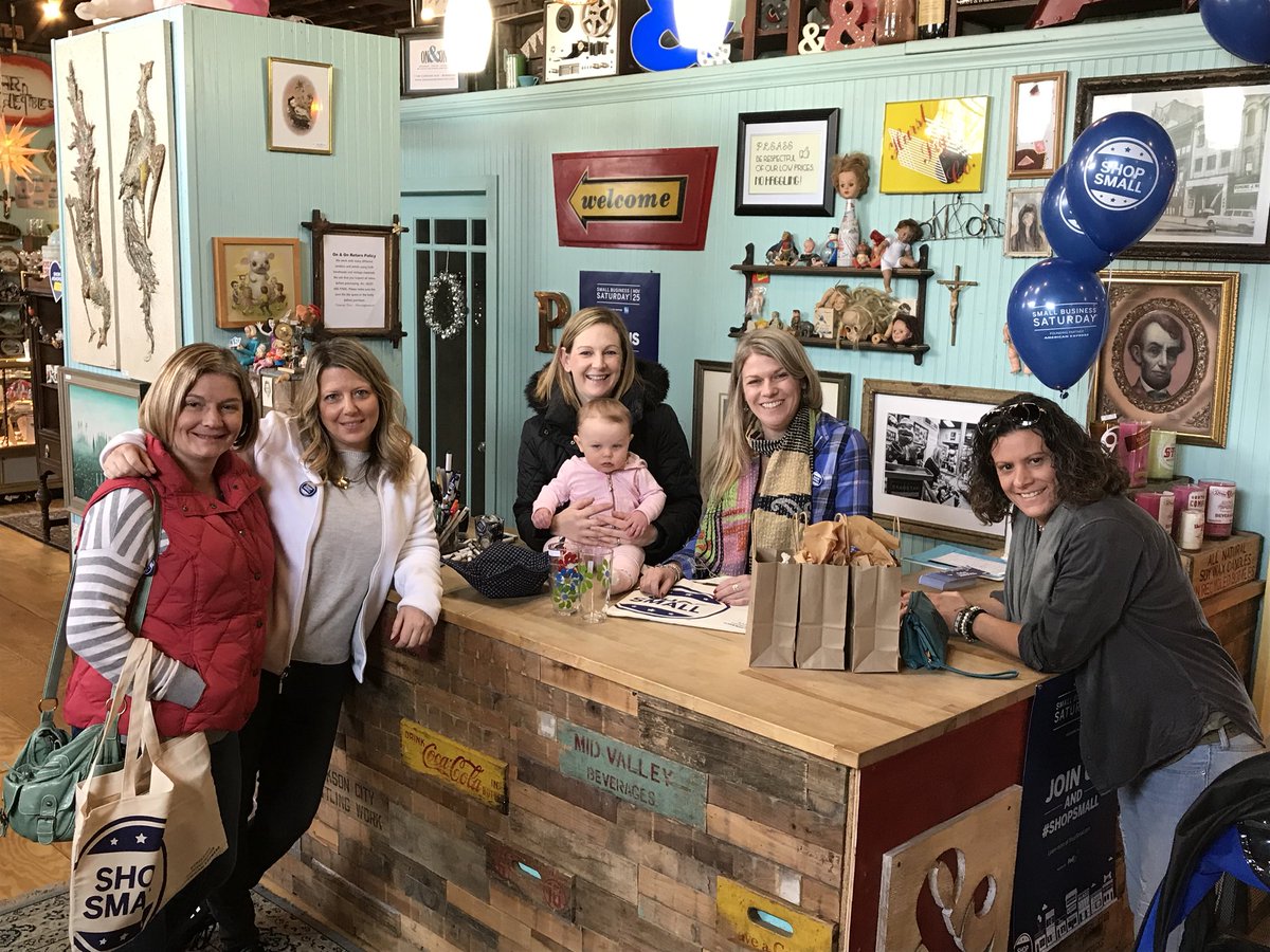 lmhall9's tweet photo. Showing #SmallBizSaturday love at On&amp;On with @VintageMeegan #friends #smallbiz #shoppingday #BabysFirstSmallBizSat https://t.co/rdXHK2CqDb