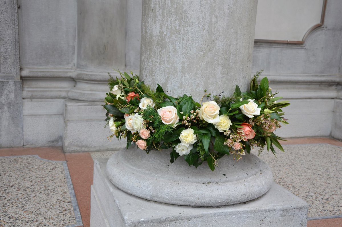 Clairedelune031's tweet photo. It’s my work, it’s my passion, it’s my life ❤️
#peach and ivory #wedding
#destinationwedding #lakecomo #Flowers https://t.co/jJTj6Pt0mi https://t.co/12V9Mvuynm