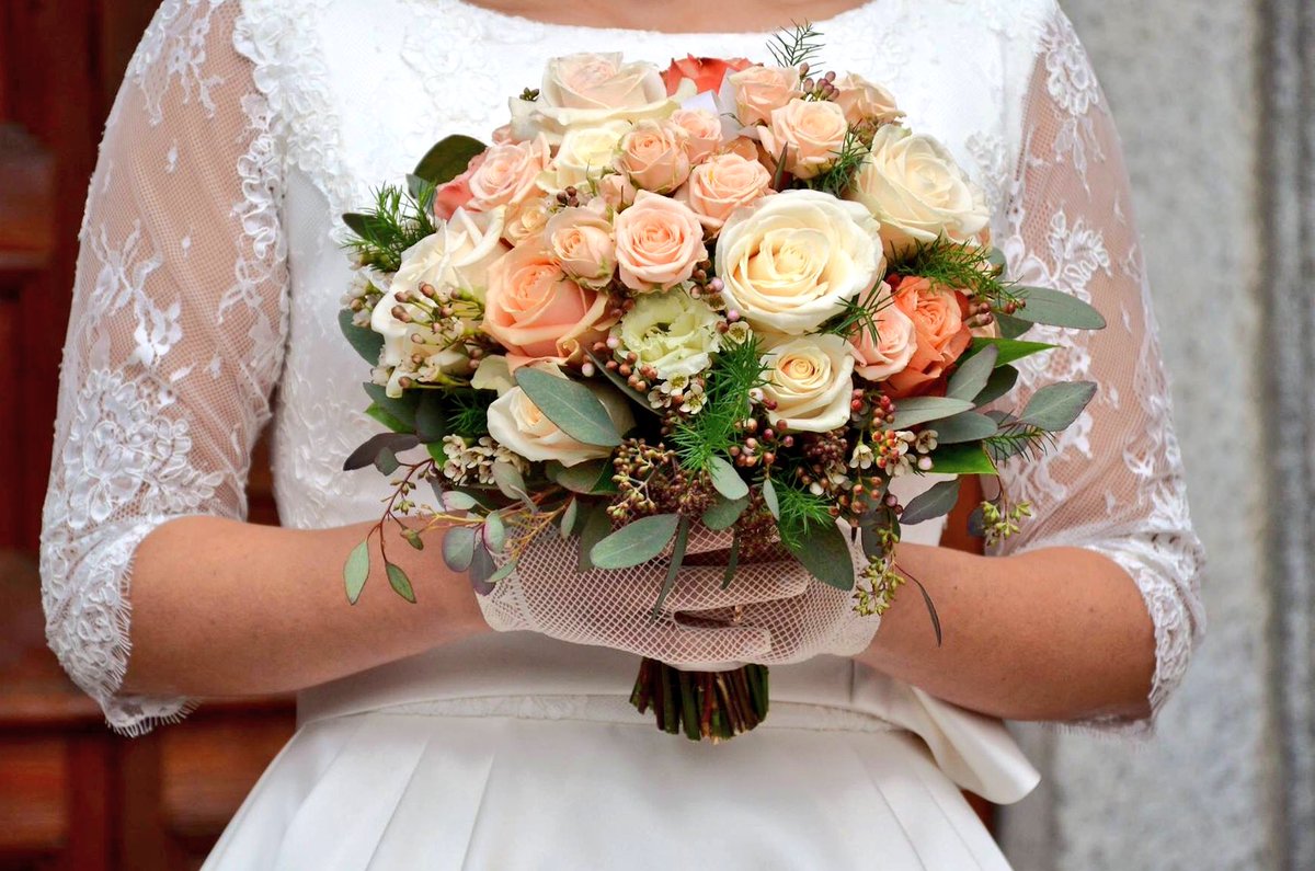 Clairedelune031's tweet photo. It’s my work, it’s my passion, it’s my life ❤️
#peach and ivory #wedding
#destinationwedding #lakecomo #Flowers https://t.co/jJTj6Pt0mi https://t.co/12V9Mvuynm