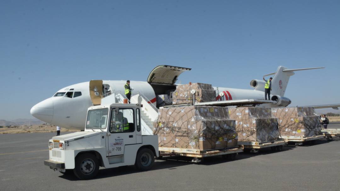 So happy today. 1.9 million doses of vaccines arrived in Sana'a in a UNICEF aircraft. 600,000 children can now be vaccinated against diptheria, TB and other deadly diseases. In #Yemen a child dies every 10 mins from preventable diseases. These vaccines will save lives #LetAidIn