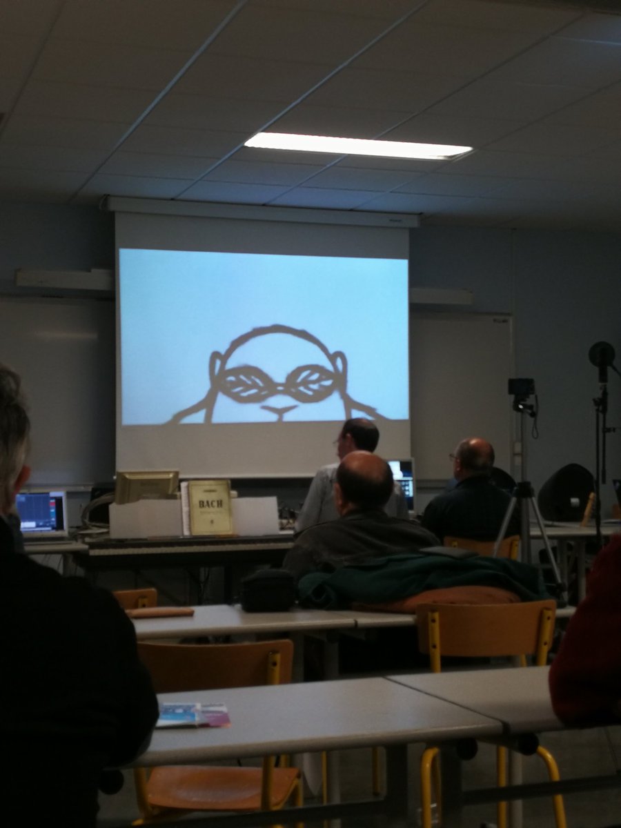 n_bounouas's tweet photo. Improvisation musicale sur @zemarmot aux #JM2L ! https://t.co/alDExMEryV