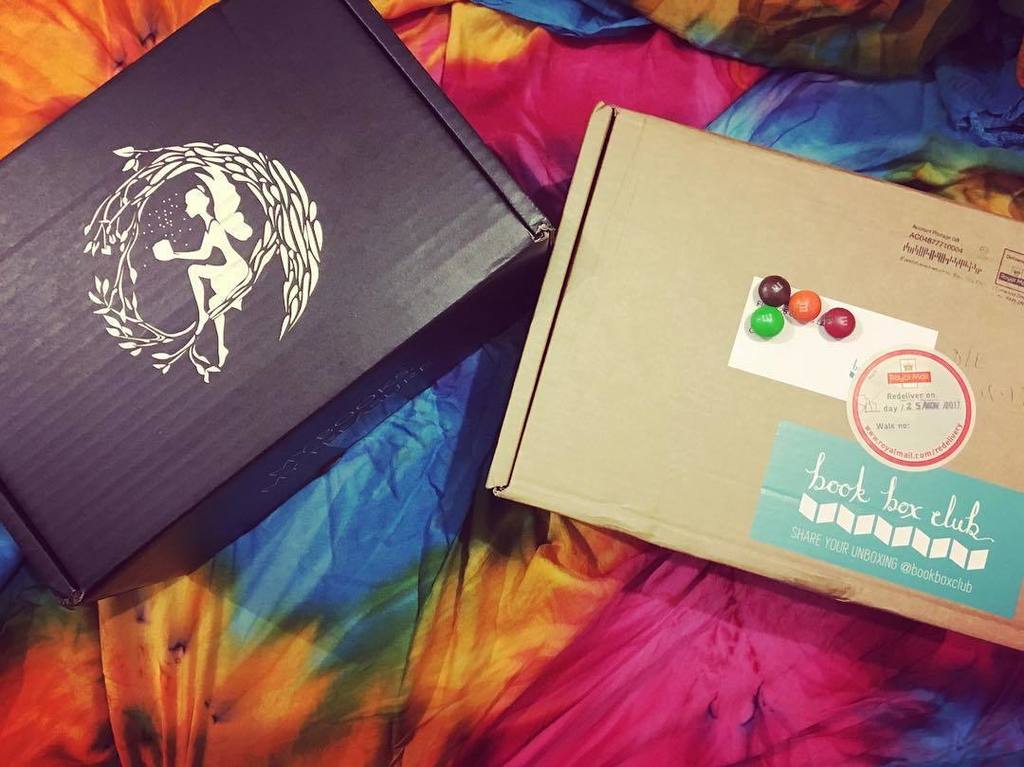 dani_reviews's tweet photo. Behold, the November @fairyloot and @bookboxclub boxes! Check out my upcoming stories for an unboxing!
.
.
.
#FairyLoot #BookBoxClub #bookbox #bookstagram #bookaholic #bookaddict #booklover #bookworm #booknerd #books #book #instabooks #instaread #instabo… https://t.co/wS4nBUT7rv https://t.co/IOYvAxmWSi