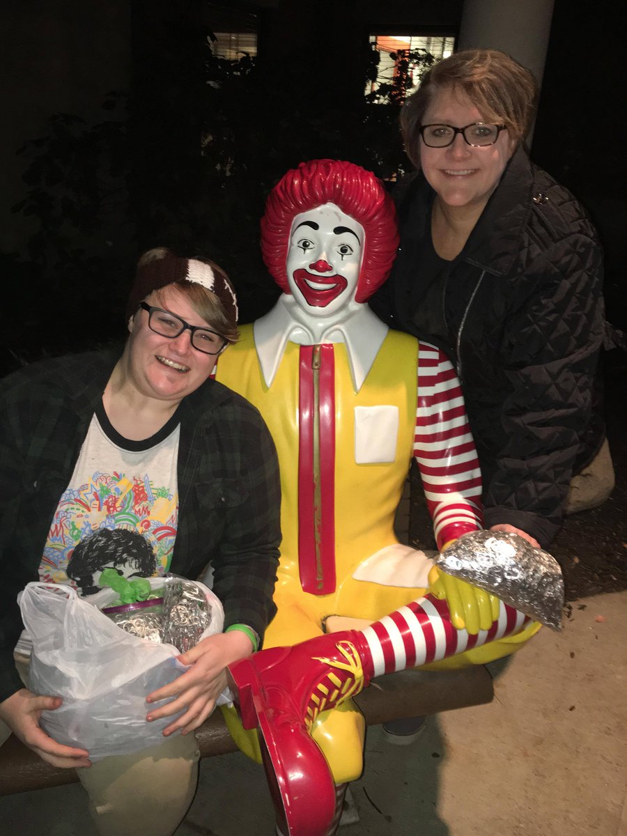 ADPiAlphaXi's tweet photo. 20 more pounds of pop tabs delivered by @ADPiAlphaXi to @RMHCofCentralOH! #GoBuckeyes #BeatTTUN https://t.co/JTVflAsv7i