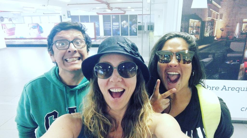 SaskiaBernaola's tweet photo. Ya llegamos Arequipa! Con @KatiaPalmaM @ivanabanto1 #LasBandalas Lleven pañal que se van a mear de la risa! :-) https://t.co/ra5BessSqt