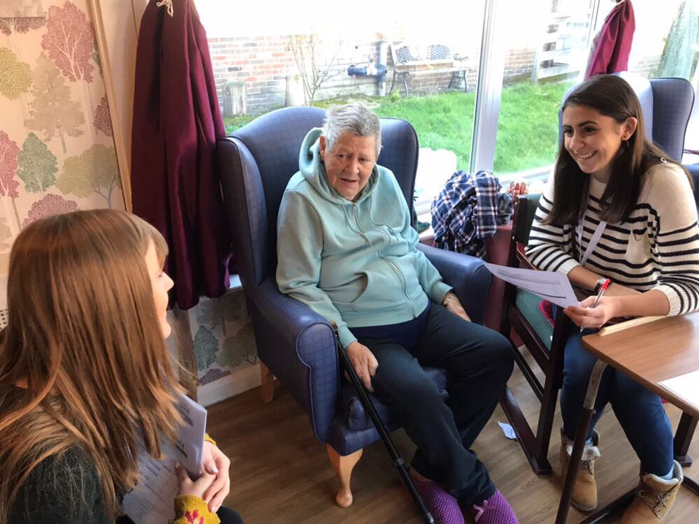 UniKentAlumni's tweet photo. Great to see @UniKent alumni and students working together at Chase Care Home today! #KentGivesBack https://t.co/TpEWIG7HJ8