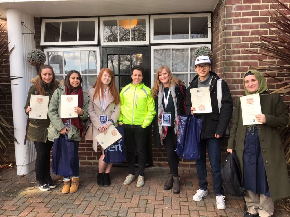 UniKentAlumni's tweet photo. Great to see @UniKent alumni and students working together at Chase Care Home today! #KentGivesBack https://t.co/TpEWIG7HJ8