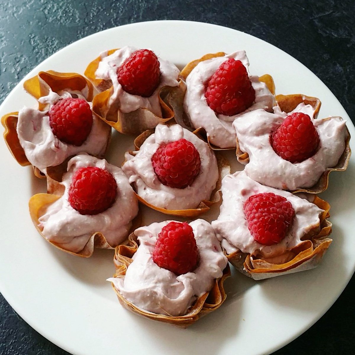 Aaronvegan's tweet photo. Just trying out a new idea for #Christmas. Creamy Raspberry Treats ♥ 
with filo pastry cases, Blue Dragon coconut cream, #plamil white #chocolate  &amp; sweetened with The Groovy Food Co agave nectar. Mixed together with crushed raspberries. #vegan #govegan https://t.co/RZxEvmbBj5