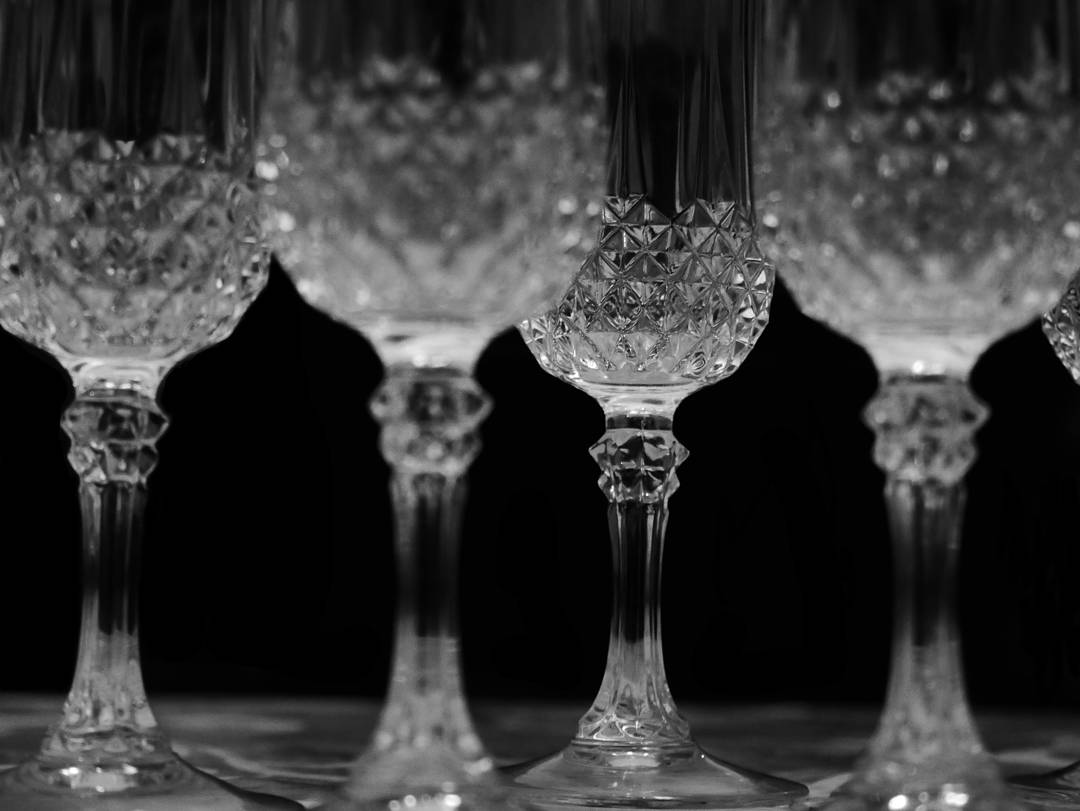 MilcPil's tweet photo. J'suis un artiste je crois un peux non ? Si avouez c'est stylé quand même ! 🍷📷

#picoftheday #photography #photo #picture #pic #lumix #g7 #black #and #white #blackandwhite #deep #focus #table #champagne #wine #birthday #grandpa #90 #years #old https://t.co/Q9nUB6VsPJ