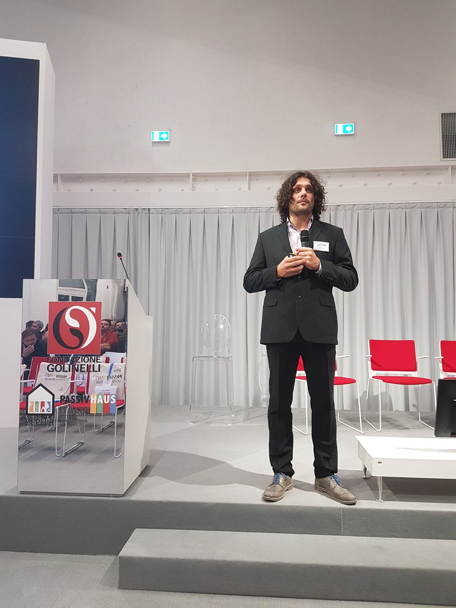 PH_Italia's tweet photo. La parola passa nuovamente a Francesco Nesi, Direttore @Zephir_Passiv per le conclusioni di questa fantastica giornata! 🏁 @nesifranz
#iconph #ph17 https://t.co/haSp3wfT2b