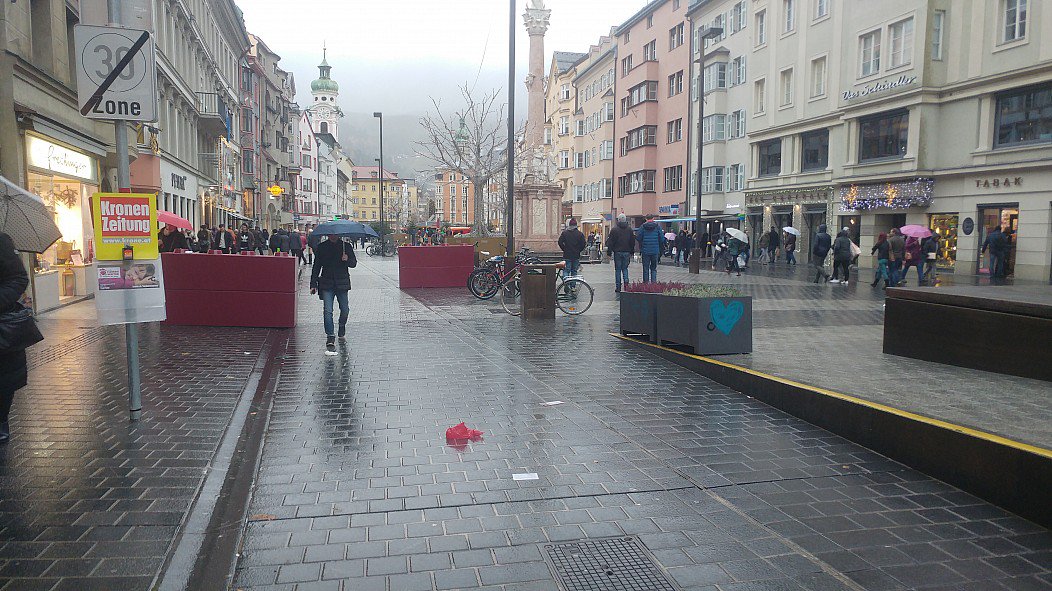 StanM3's tweet image. Christmas markets and presents brought to you by Angela Merkel!