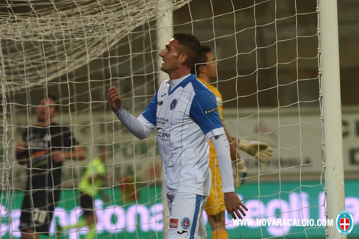 Novara__1908's tweet photo. ⚽️⚽️⚽️ La chiude Macheda su assist di Di Mariano
💪🏻 3-1 e grande impatto dei due subentrati dalla panchina
#VenNov https://t.co/FtZs7275uA