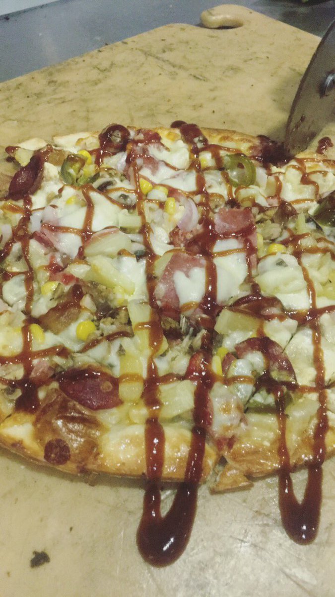 jansenescotooo's tweet photo. Namiss ko yung ganitong pizza π #Projectpieph https://t.co/MU5g3kdoKV